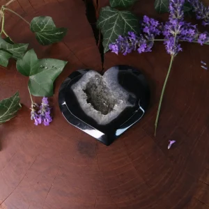 coeur agate noire sur bois