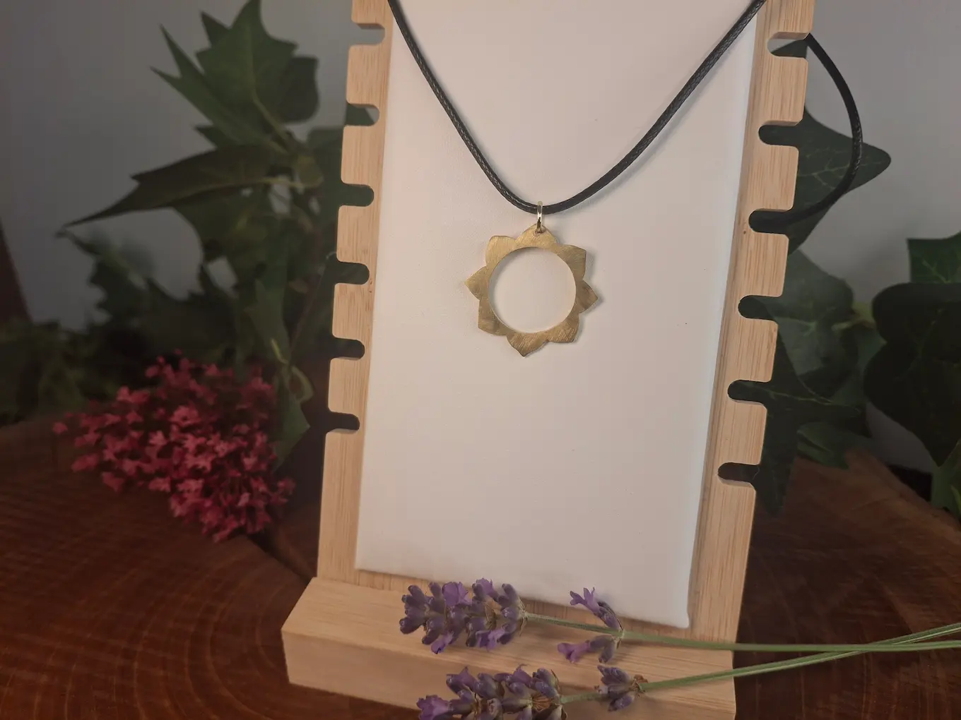 Collier fleur ajouré