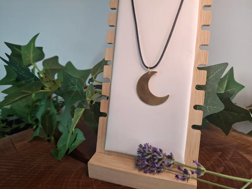 Collier lune martelé