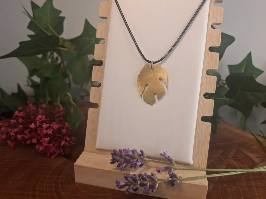 Collier feuille monstera