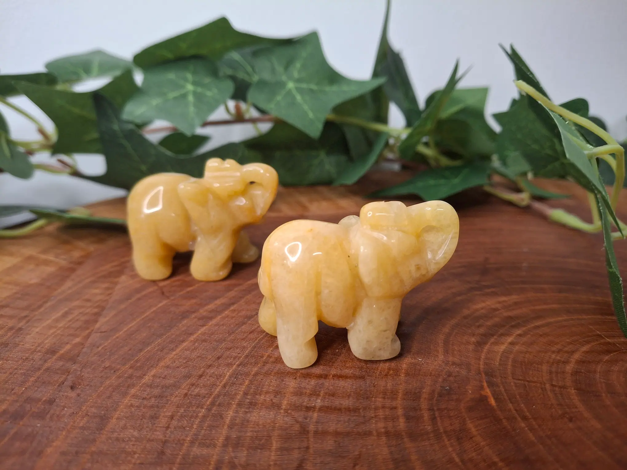 pierre d'aventurine taillée en forme d'éléphant
