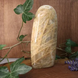 pierre de lune forme libre beige sur bois