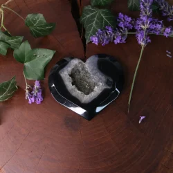 coeur agate noire sur bois