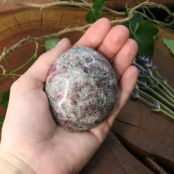 lepidolite galet (1)